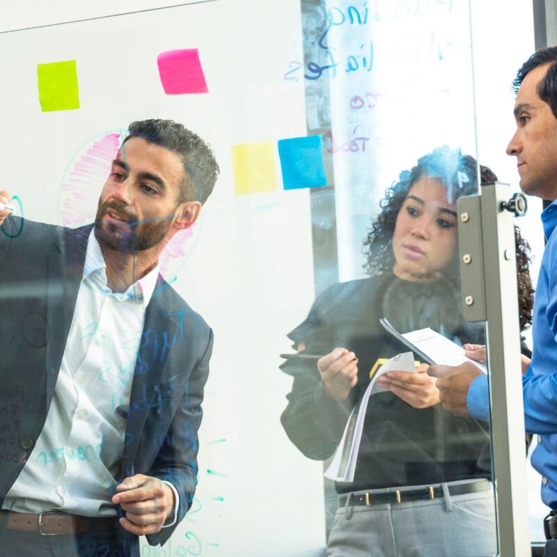 centro-de-servicos-compartilhados-ou-bpo-qual-modelo-faz-mais-sentido-consultoria-thompson-tmh